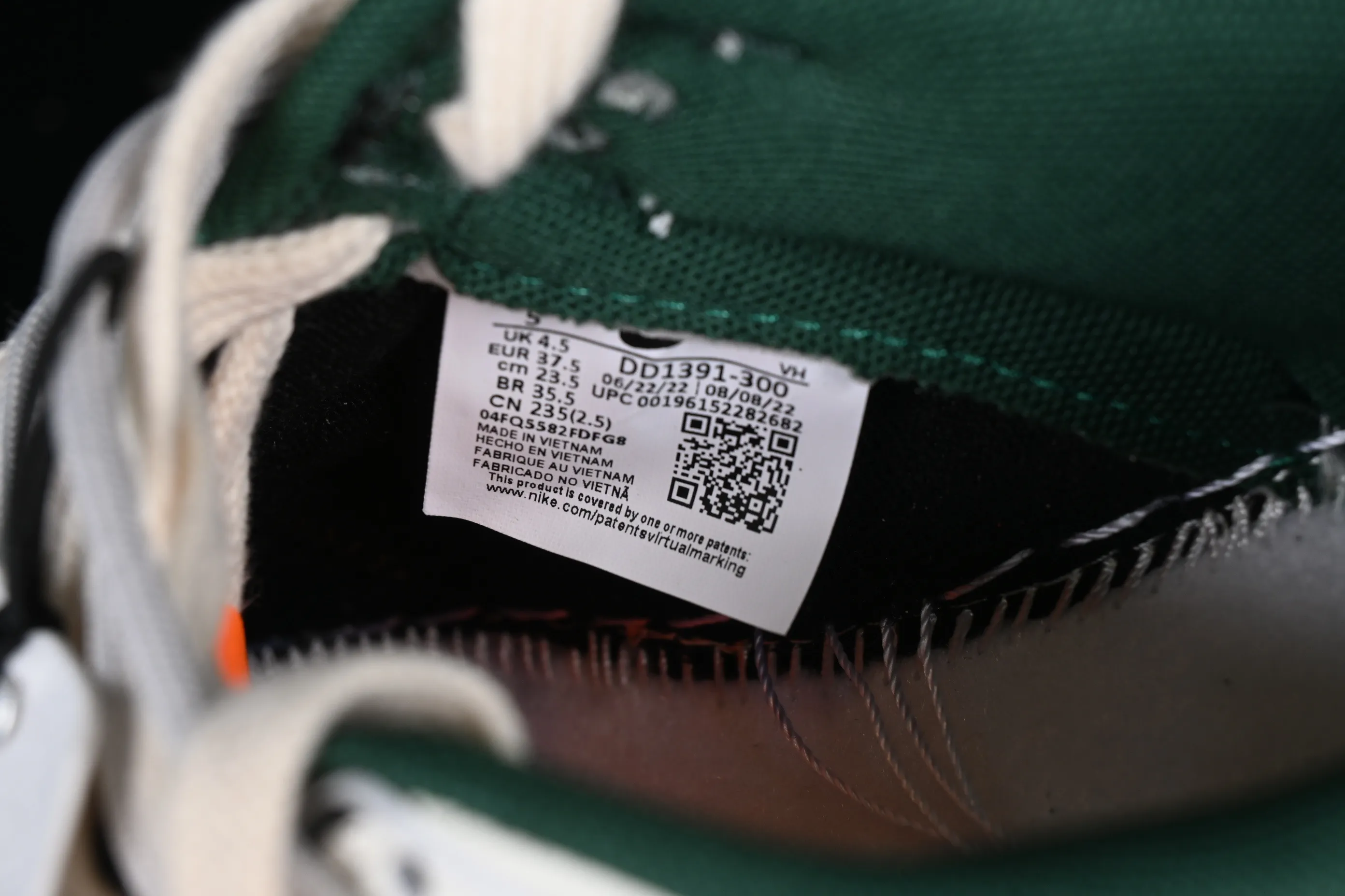 All Categories Nk SB Dunk Series Nk SB Dunk Low Low-top sneakers Nk Dunk Low "Miami Hurricanes" Space Exploration Star Trek Customized version of deconstructed straps retro distressed low-top sneakers DD1391-300